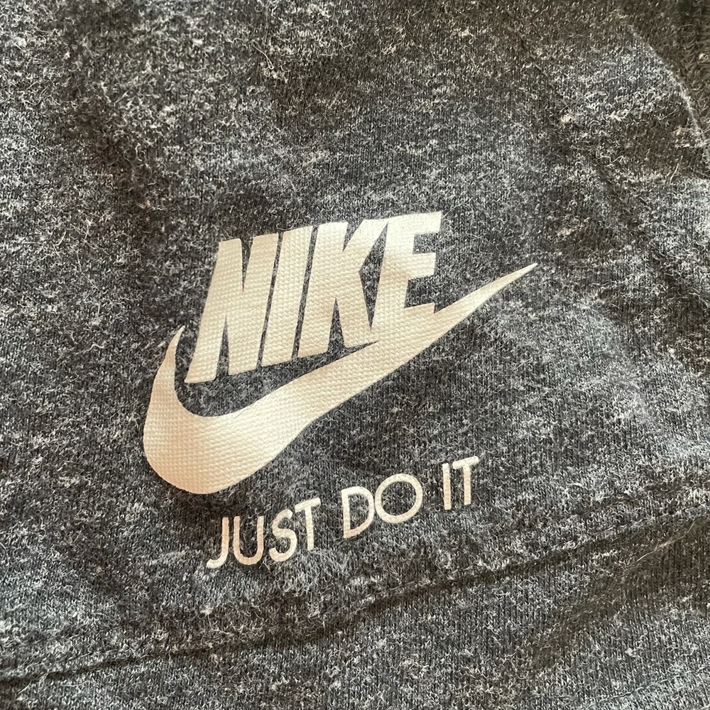 NIKE Shorts - Picture 2 of 5